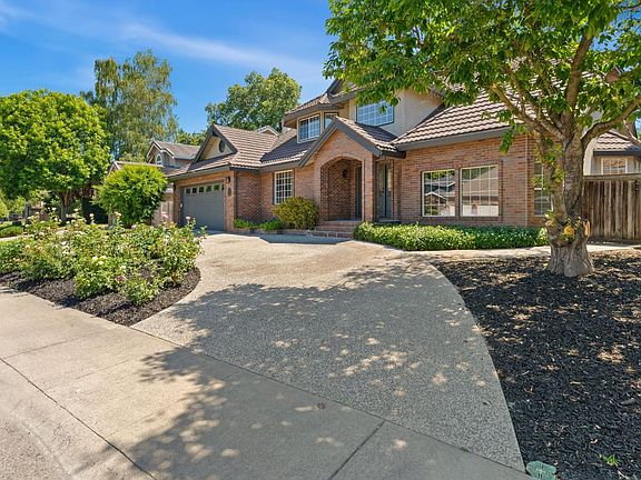 3rd image of 7 Chicory Bend Ct