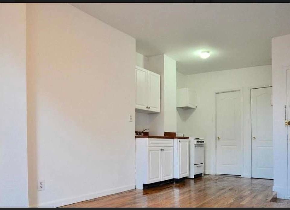 2nd image of 17 Essex St APT 16