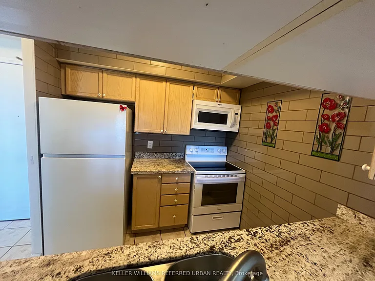 650 Lawrence Ave W #813 — Photo 9