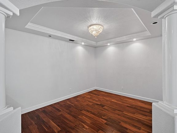 5th image of 4127 Meadow Wood Dr