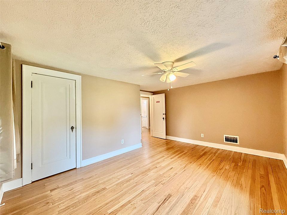 1331 W South Blvd, photo 21