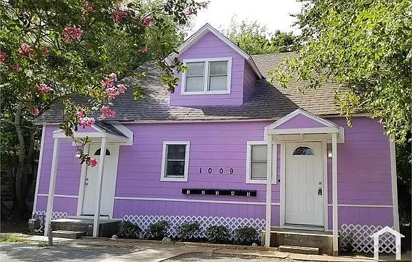1009 Laredo St #4