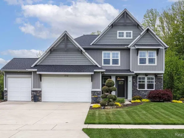 1712 Autumn Valley Dr SW, Byron Center, MI 49315