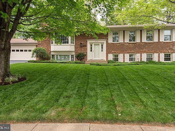 2nd image of 8446 Chapelwood Ct