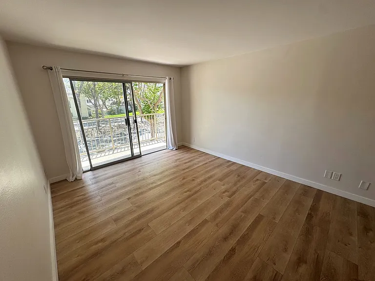 390 E Surfside Dr — Photo 4