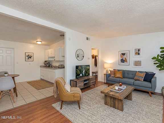 5th image of 5601 PANSY Lane