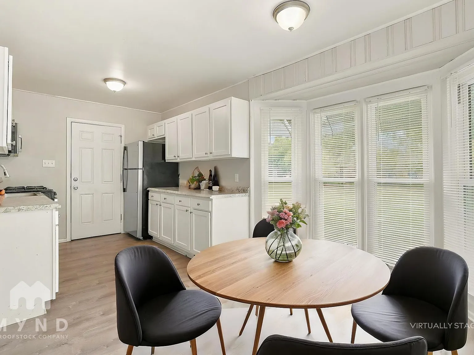 3 bed, 1.0 bath, 1590 sqft, $2,133 — Photo 3