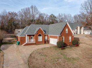 10100 Cypress Lake Dr, Olive Branch, MS 38654