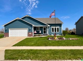 1204 Robert Jones Trl, Elk Point, SD 57025