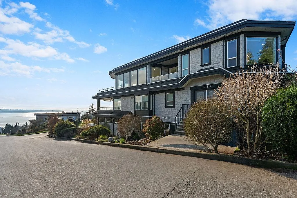 1087 Finlay St photo 1