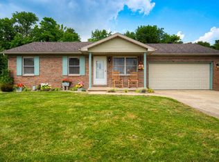 6200 Yosemite Dr, Newburgh, IN 47630