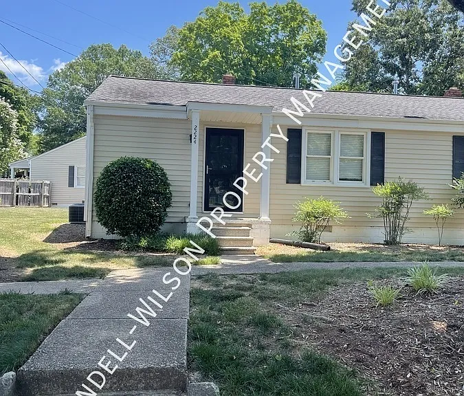 2224 Bernard St — Photo 1