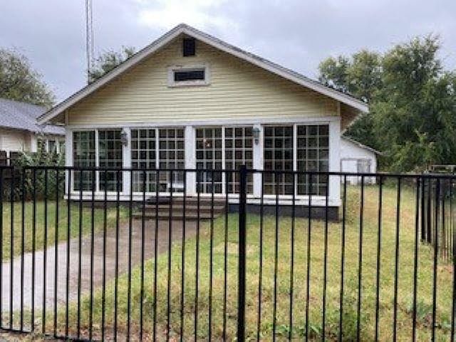 1st image of 412 N 10th St