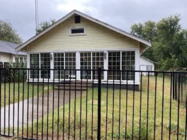 412 N 10th St, Tonkawa, OK 74653