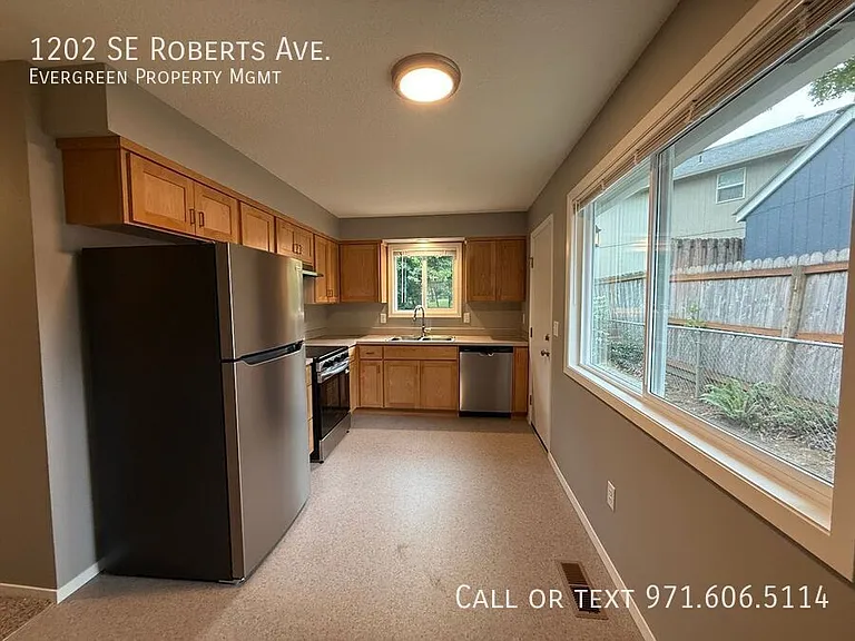 1202 SE Roberts Ave — Photo 7