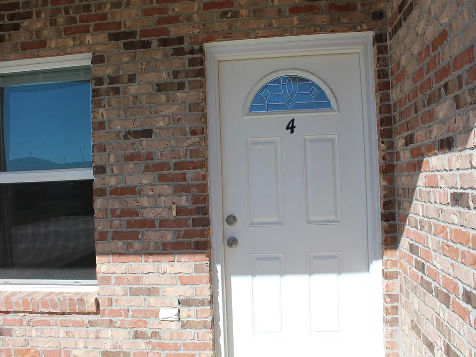All Units (1-4) have the same door design.