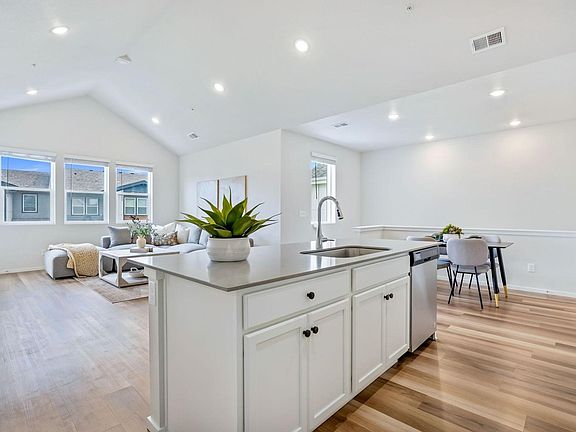 5th image of 533 Vicot Way #F
