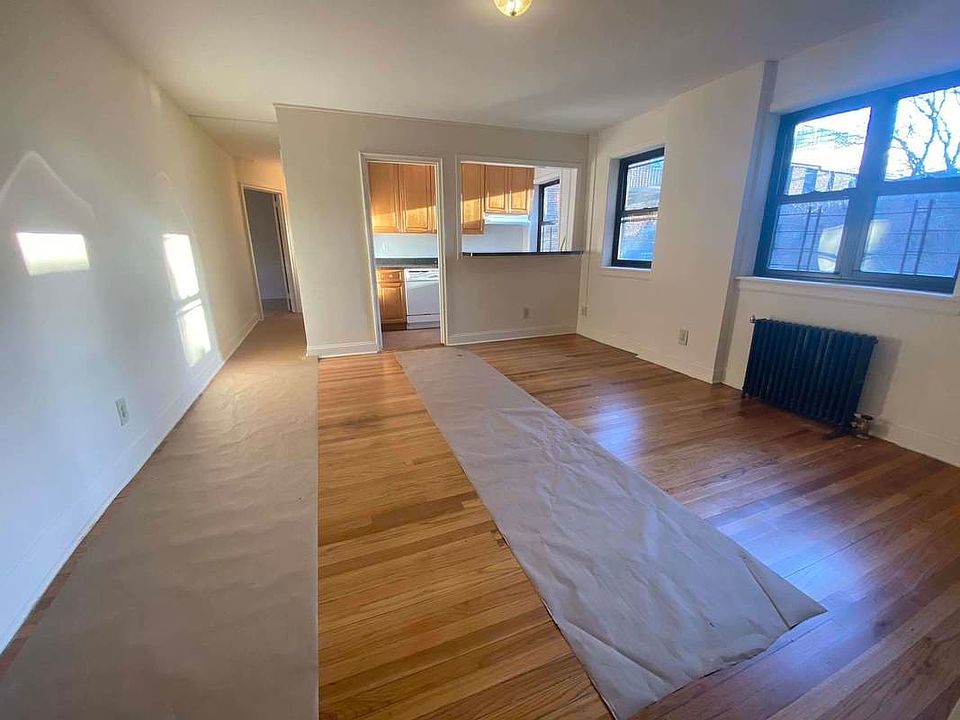 1st image of 20-12 Crescent St #2B