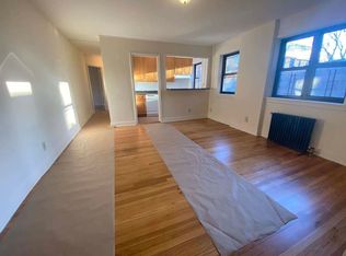 20-12 Crescent St #2B, Astoria, NY 11105