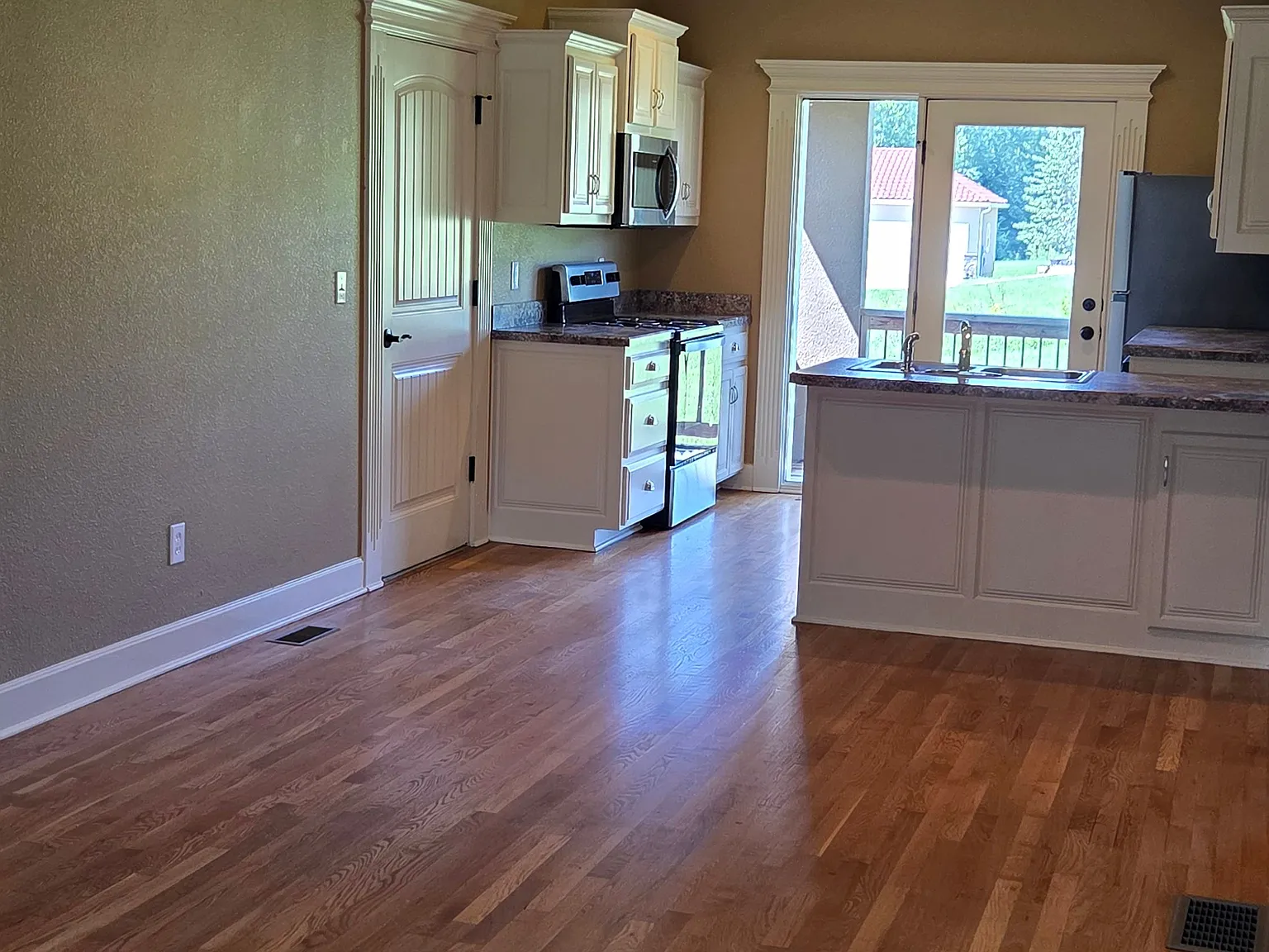 3814 N Forest Ave — Photo 3