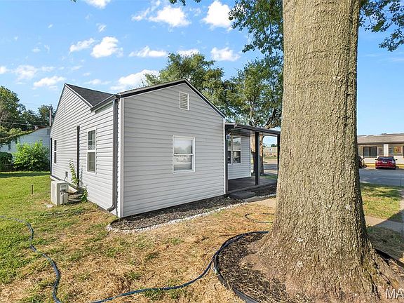 3rd image of 723 Kendall St