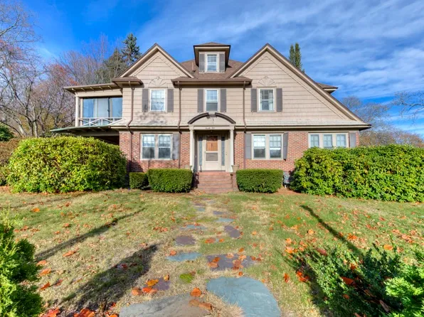 24 Hadwen Rd, Worcester, MA 01602