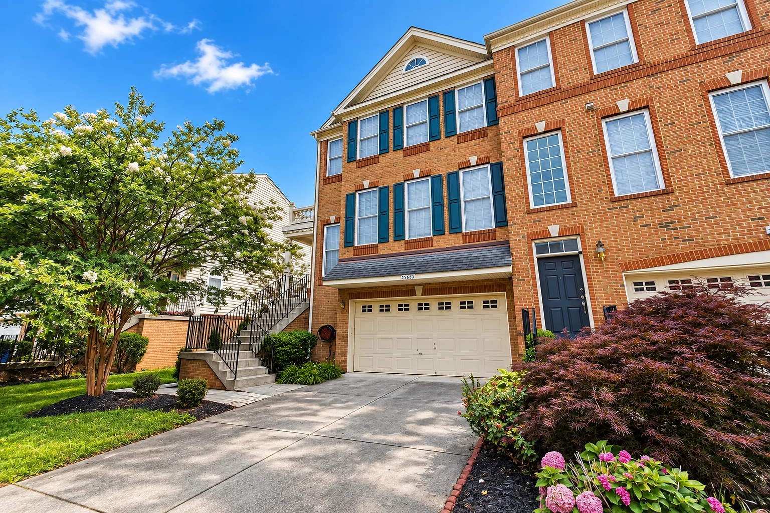 4 bed, 3.5 bath, 2758 sqft, $3,700 — Photo 2