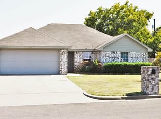 156 Lindenwood Ln N, Hewitt, TX 76643