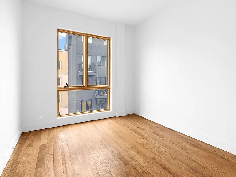 1006 Gates Ave #6 — Photo 3