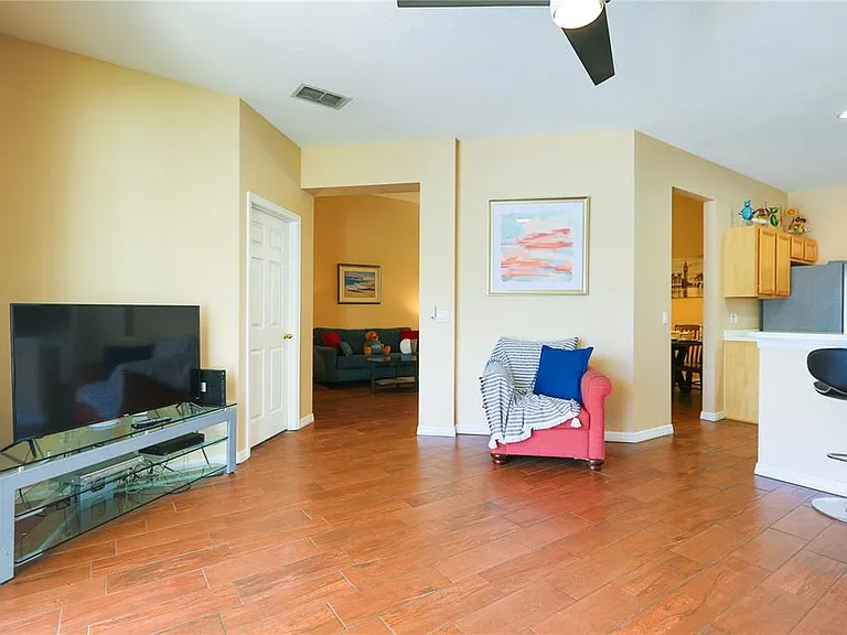 331 Henley Cir — Photo 10