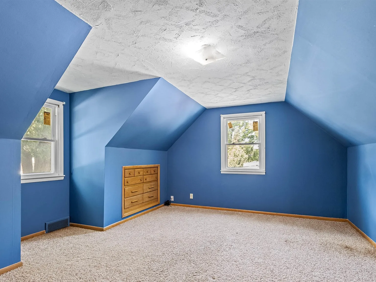 6 bed, 2000 sqft, $2,500 — Photo 4