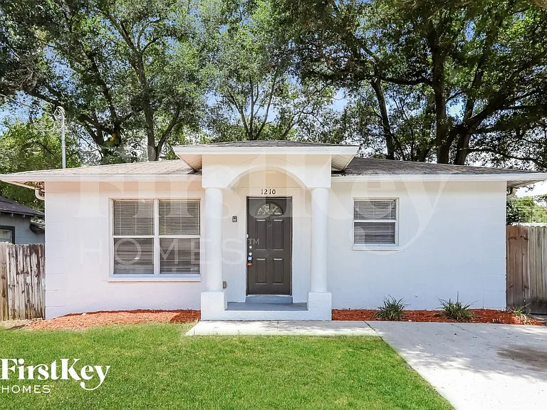 1210 E Palifox St — Photo 1