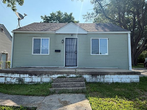 2nd image of 1764 N Oakland Ave