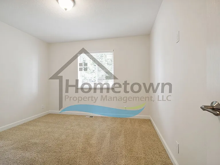 7358 N Aaron St — Photo 30