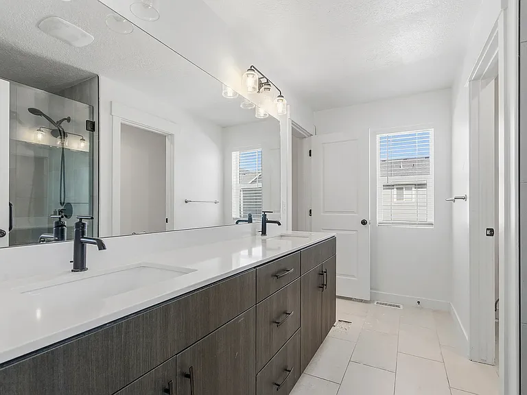 244 N 200 E — Photo 8