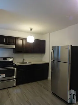 Rented by Skyline Group Real Estate | media 4