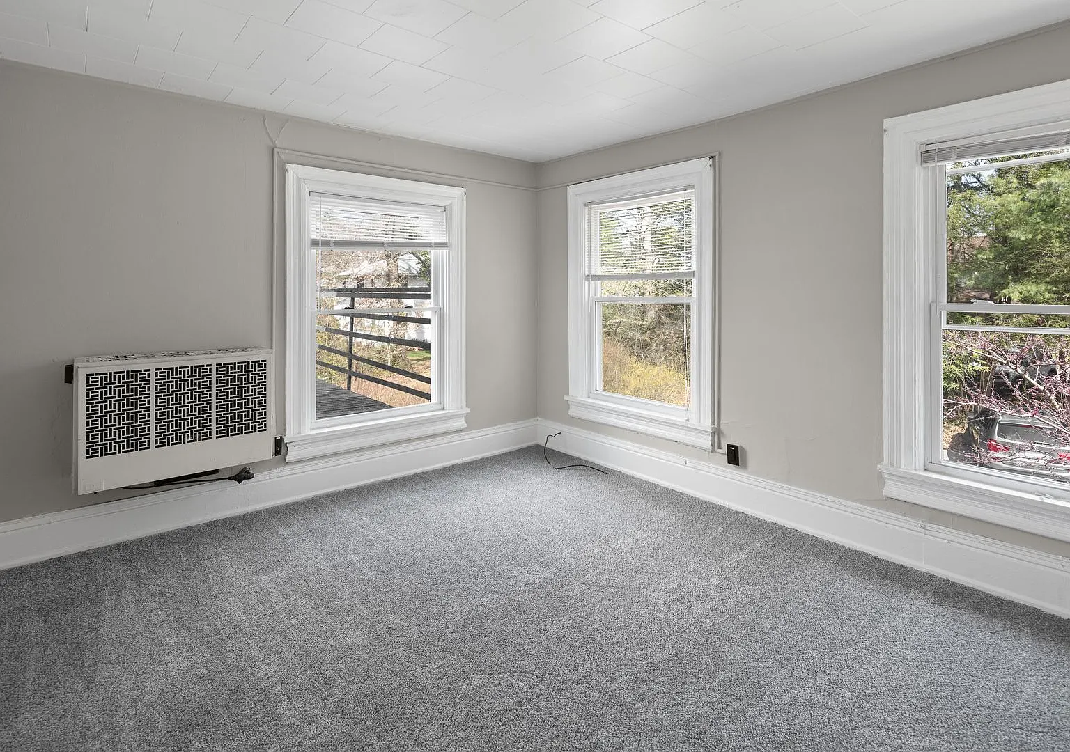 Two-Level Apartment in 1920's Queen Anne-style House — Photo 4