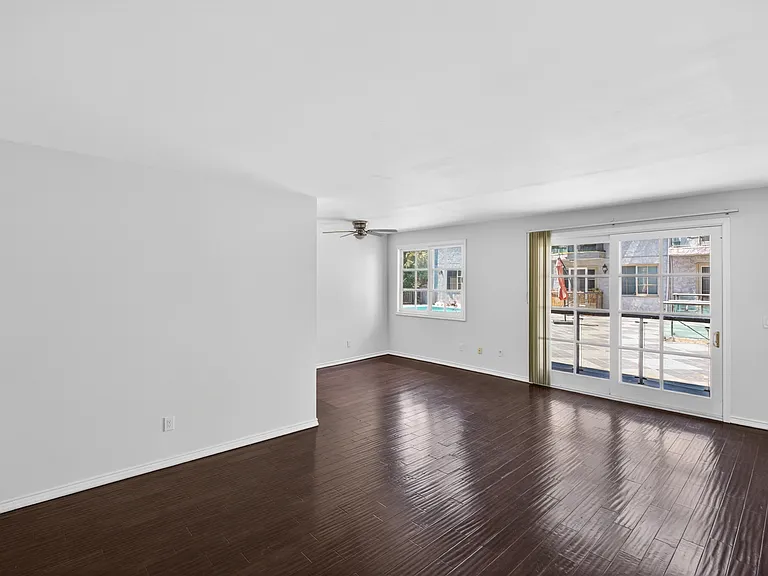 Woodman Ave Apartments — Photo 53