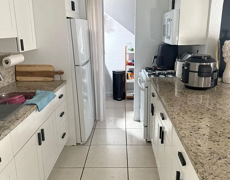 1350 W 53rd St #1 — Photo 4