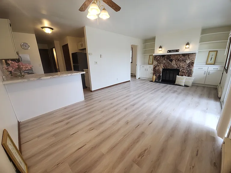 1045 Greenwood Ct — Photo 10