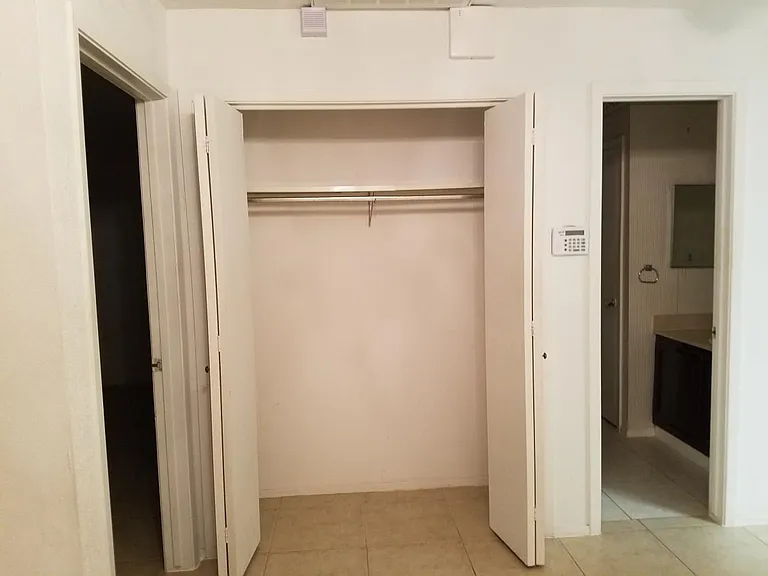 Closet1