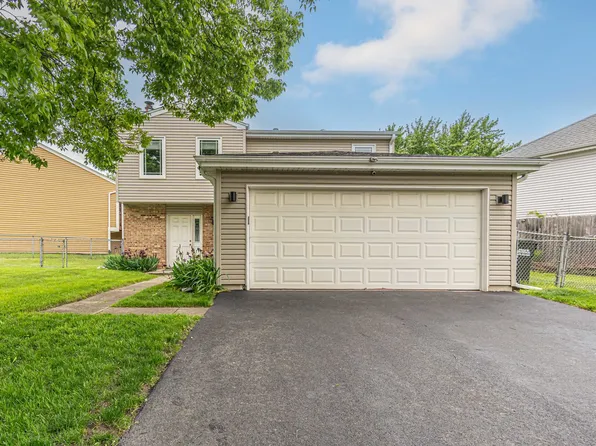 990 Woodside Dr, Roselle, IL 60172