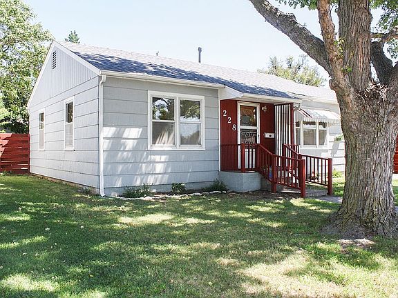 3rd image of 228 Cambridge Dr