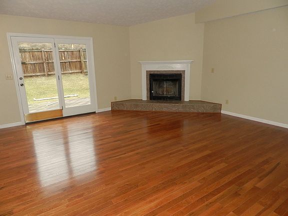 3rd image of 1852 Whispering Woods Dr