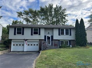 375 Edgewood Dr, Perrysburg, OH 43551