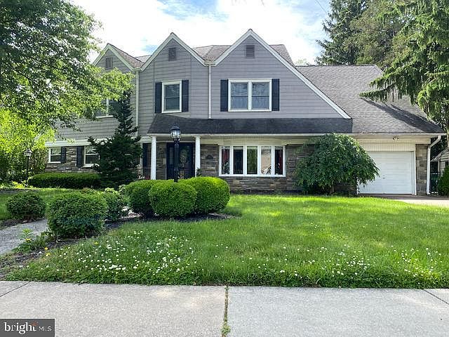 1st image of 611 W Crystal Lake Ave
