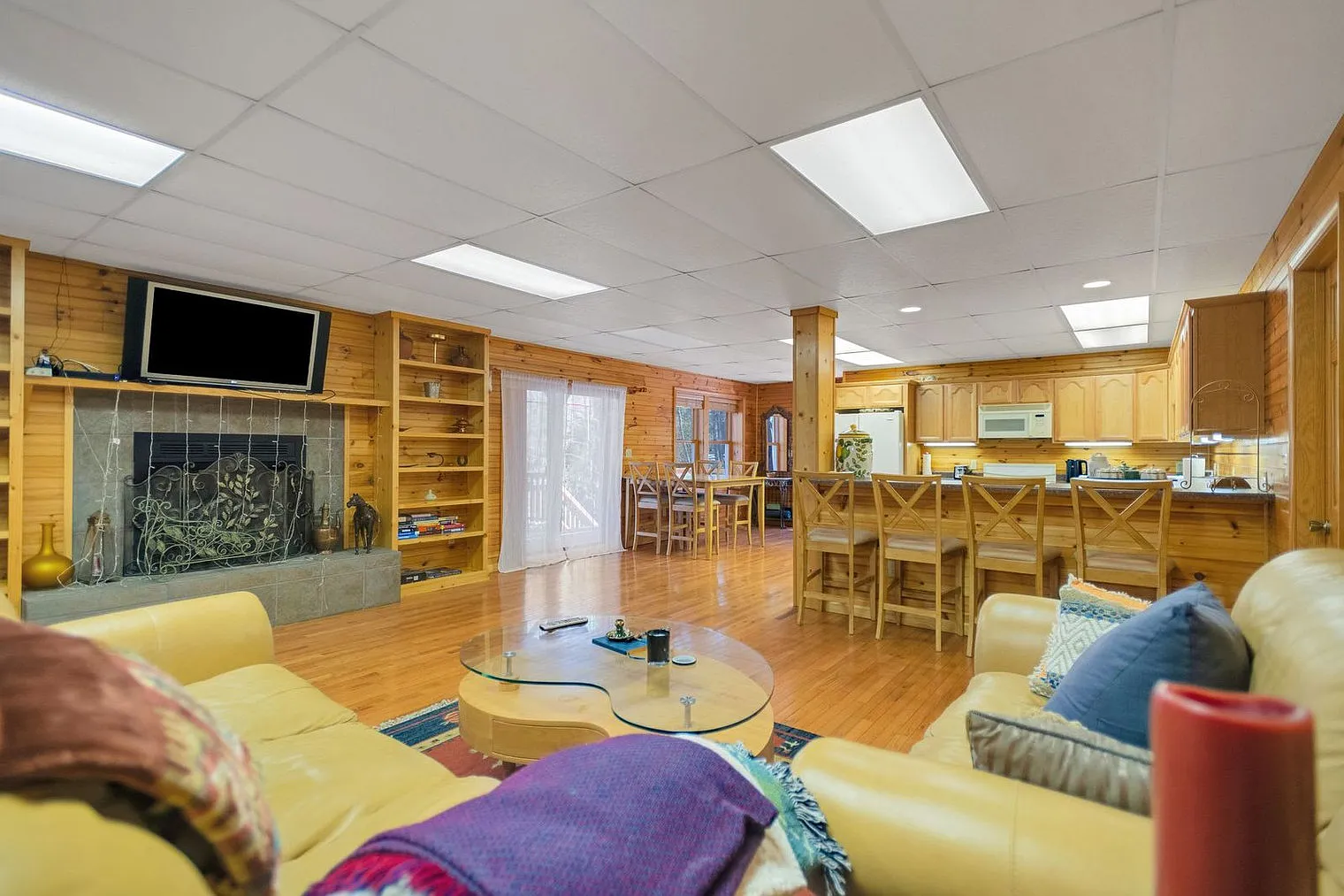 1 bed, 2.0 bath, 990 sqft, $3,563 — Photo 3