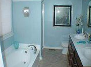 15318 Grantley Dr, Chesterfield, MO