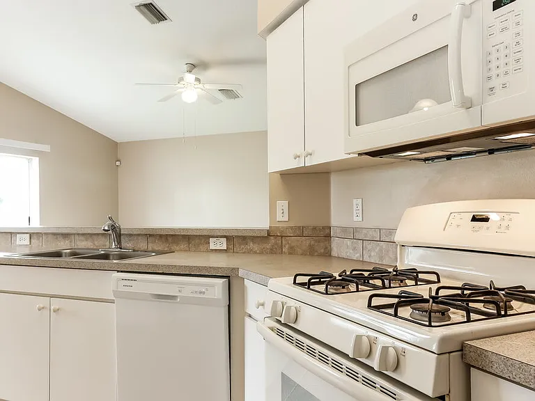 3843 Lockridge Dr — Photo 8