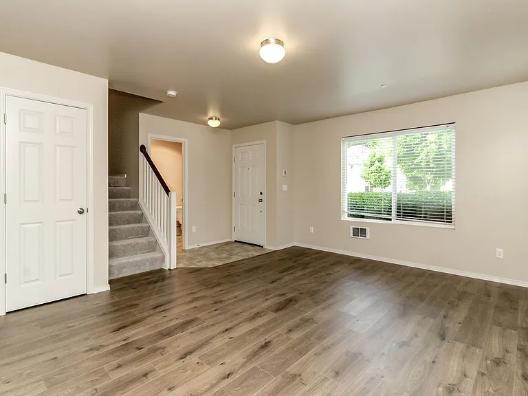 1360 Sinclair Dr — Photo 7